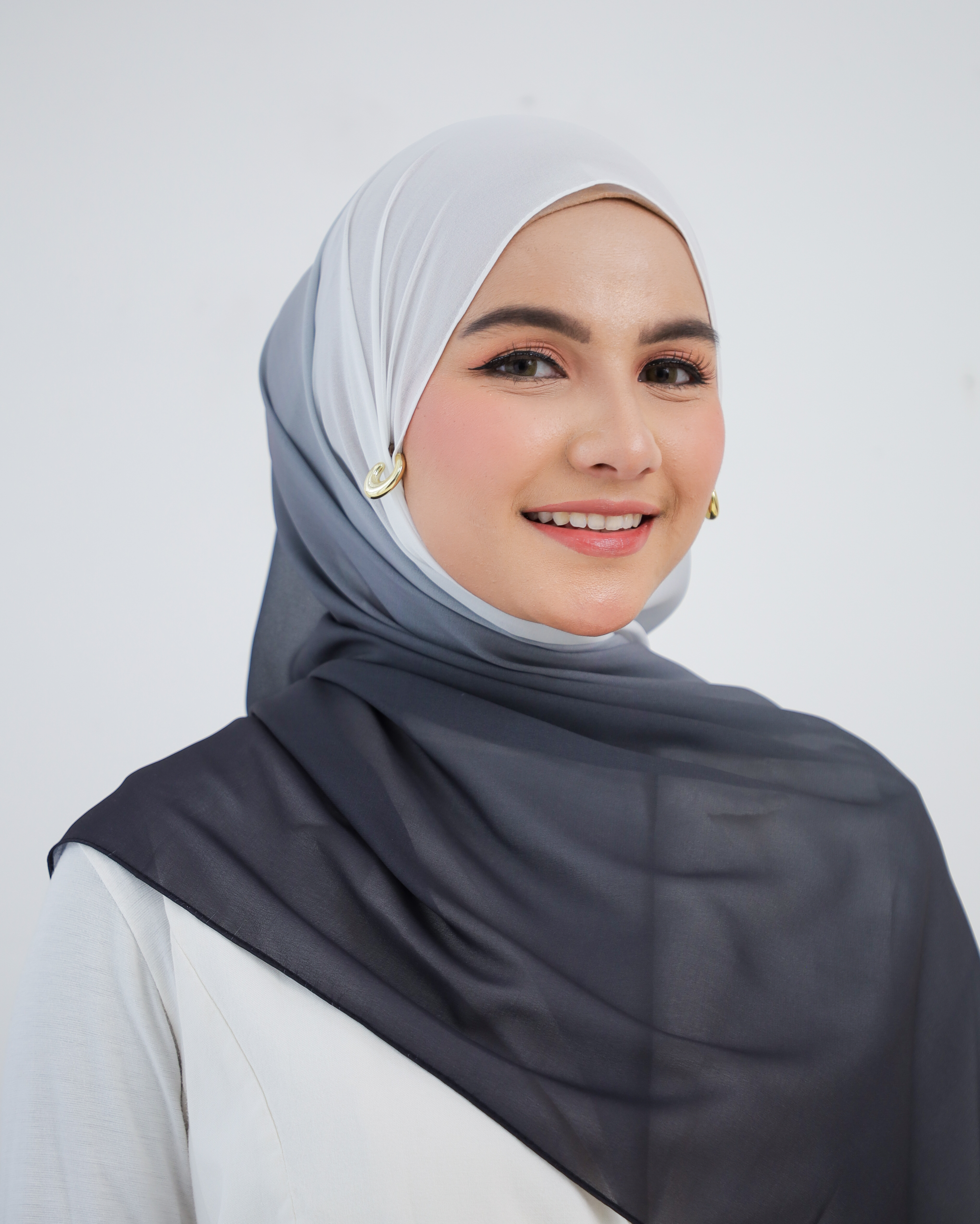 Evergrace Pashmina Gradasi Black & White