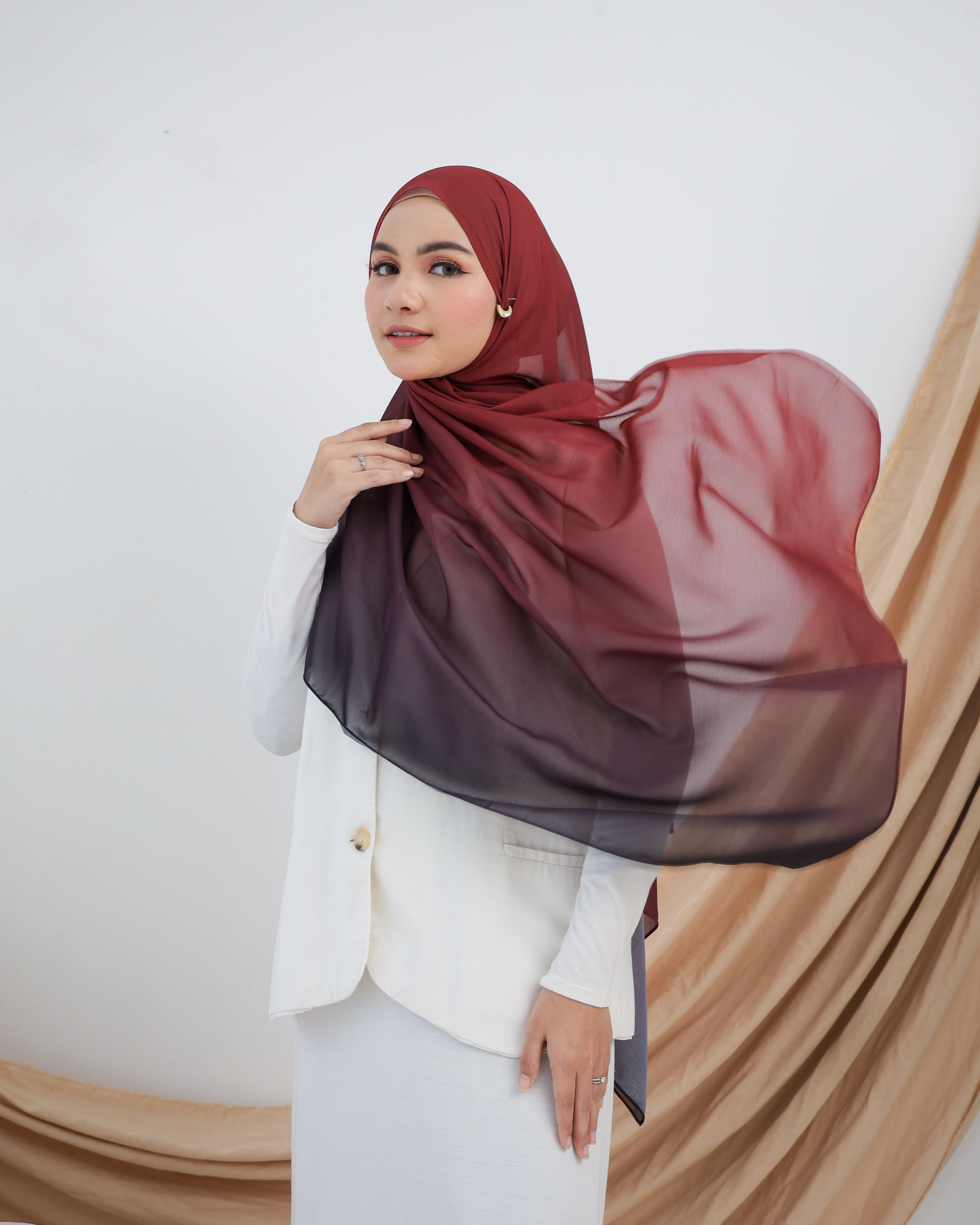 Evergrace Pashmina Gradasi Maroon and Black